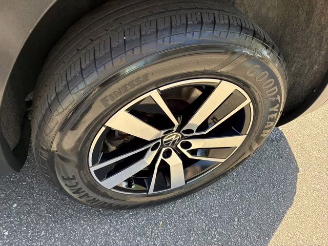 2023 Deep Black Volkswagen Atlas 2.0T SE FWD SUV