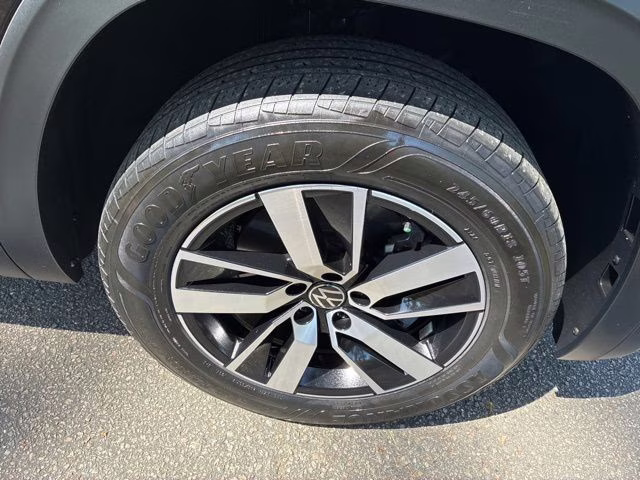 2023 Deep Black Volkswagen Atlas 2.0T SE FWD SUV