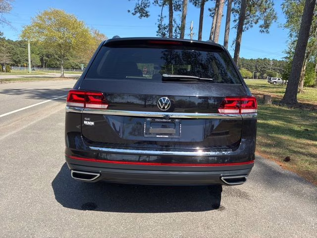 2023 Deep Black Volkswagen Atlas 2.0T SE FWD SUV