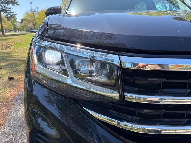 2023 Deep Black Volkswagen Atlas 2.0T SE FWD SUV