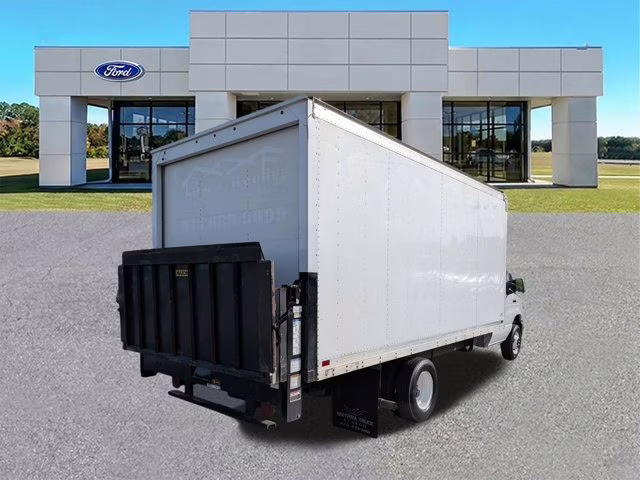 2023 Oxford White Ford E-Series Cutaway RWD Specialty