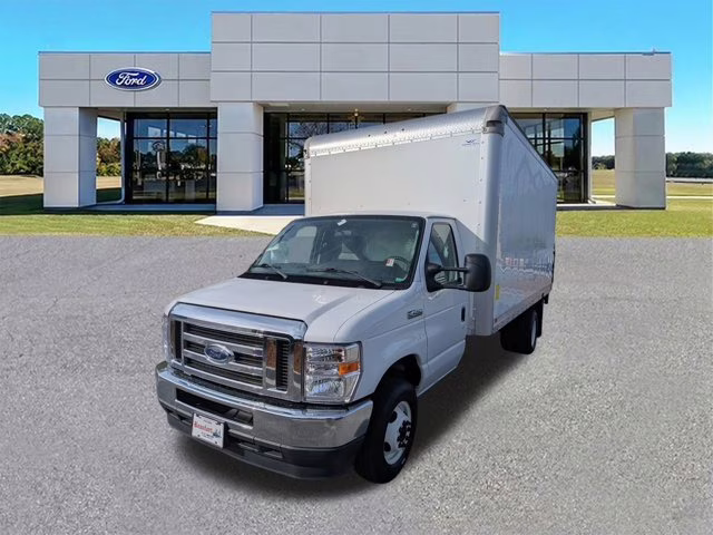 2023 Oxford White Ford E-Series Cutaway RWD Specialty