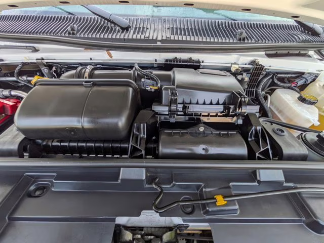 2023 Oxford White Ford E-Series Cutaway RWD Specialty