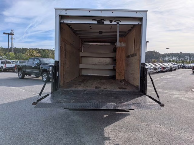 2023 Oxford White Ford E-Series Cutaway RWD Specialty