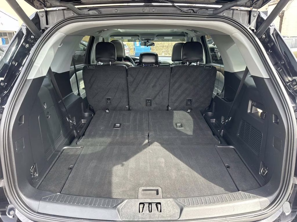 2022 Black Metallic Ford Explorer XLT 4X4 SUV