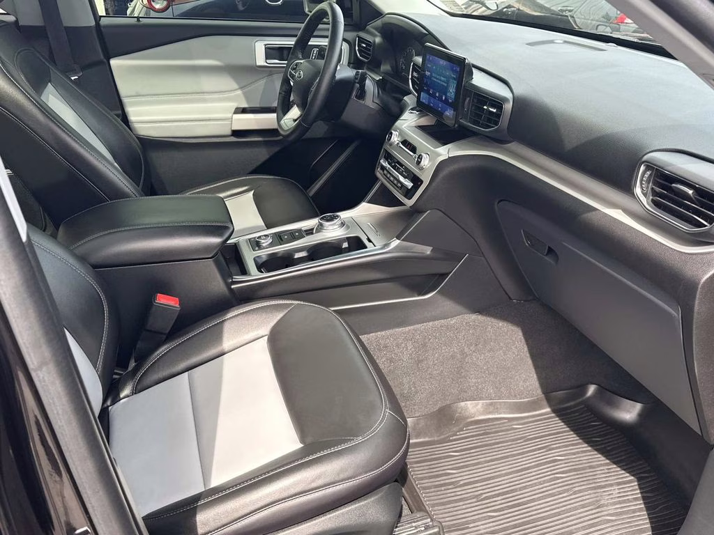 2022 Black Metallic Ford Explorer XLT 4X4 SUV