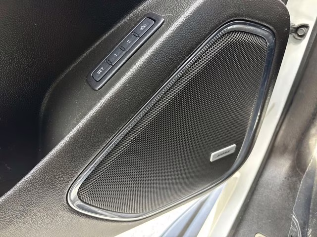 2018 Summit White GMC Yukon SLT 4X4 SUV