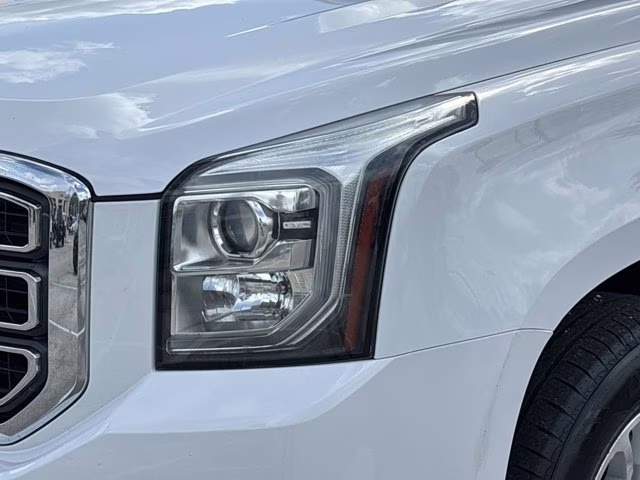 2018 Summit White GMC Yukon SLT 4X4 SUV