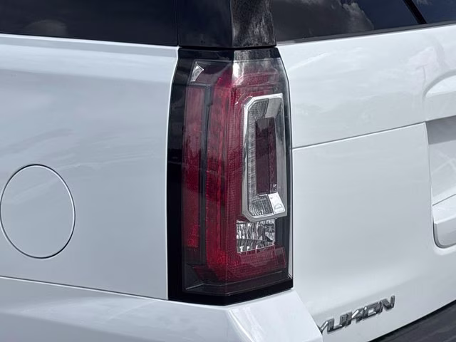2018 Summit White GMC Yukon SLT 4X4 SUV