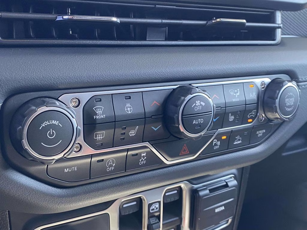 2026 Bright White Clearcoat Jeep Gladiator Rubicon X 4X4 Truck