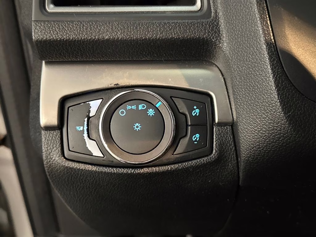 2018 Ingot Silver Metallic Ford Explorer XLT FWD SUV