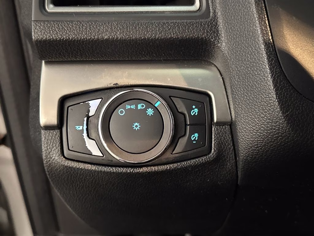 2018 Ingot Silver Metallic Ford Explorer XLT FWD SUV