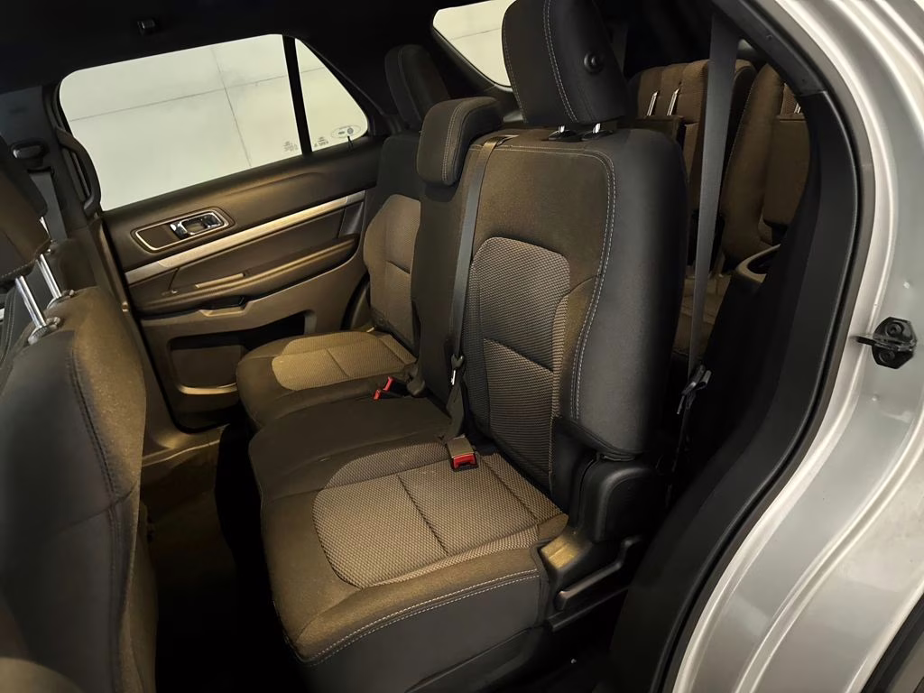 2018 Ingot Silver Metallic Ford Explorer XLT FWD SUV
