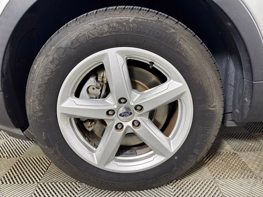 2018 Ingot Silver Metallic Ford Explorer XLT FWD SUV