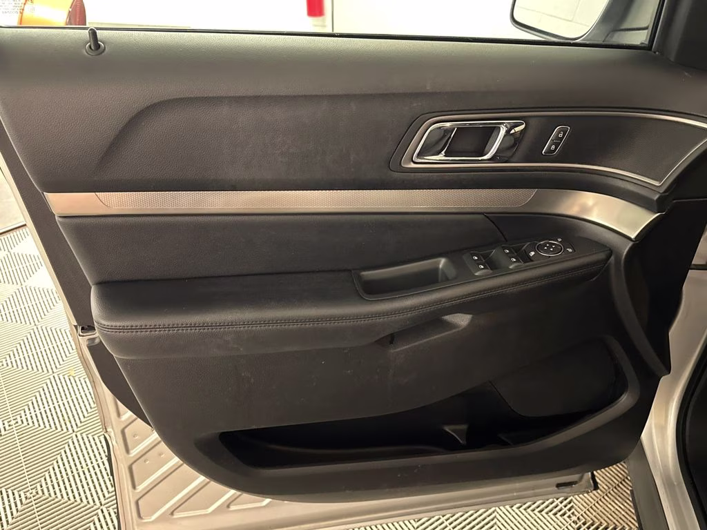 2018 Ingot Silver Metallic Ford Explorer XLT FWD SUV
