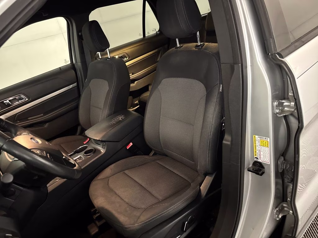 2018 Ingot Silver Metallic Ford Explorer XLT FWD SUV