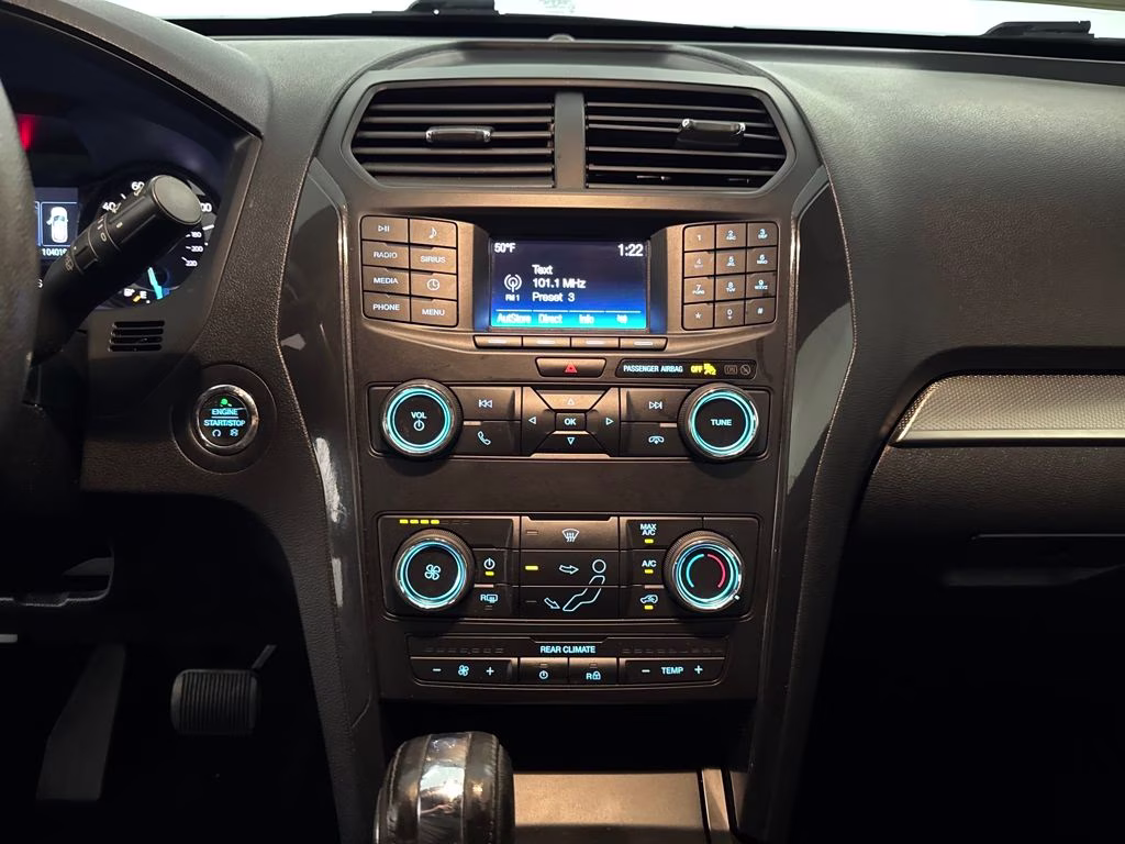 2018 Ingot Silver Metallic Ford Explorer XLT FWD SUV