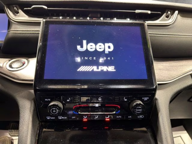 2021 Diamond Black Crystal Pearlcoat Jeep Grand Cherokee L Limited 4X4 SUV