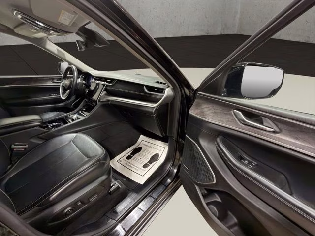 2021 Diamond Black Crystal Pearlcoat Jeep Grand Cherokee L Limited 4X4 SUV