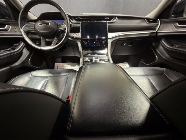 2021 Diamond Black Crystal Pearlcoat Jeep Grand Cherokee L Limited 4X4 SUV