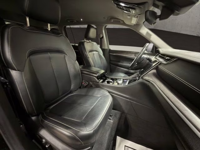 2021 Diamond Black Crystal Pearlcoat Jeep Grand Cherokee L Limited 4X4 SUV