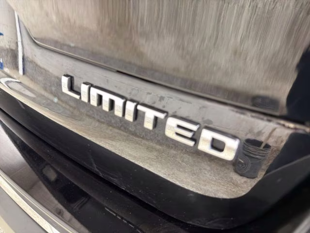 2021 Diamond Black Crystal Pearlcoat Jeep Grand Cherokee L Limited 4X4 SUV