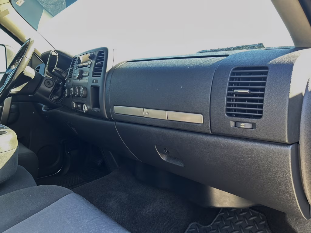 2011 Sheer Silver Metallic Chevrolet Silverado 2500HD LT 4X4 Truck