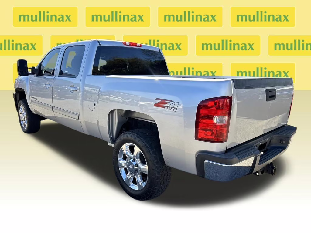 2011 Sheer Silver Metallic Chevrolet Silverado 2500HD LT 4X4 Truck