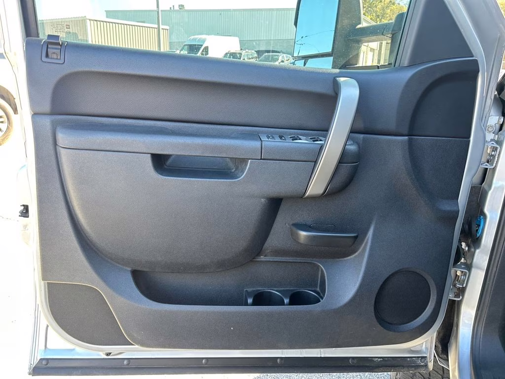 2011 Sheer Silver Metallic Chevrolet Silverado 2500HD LT 4X4 Truck