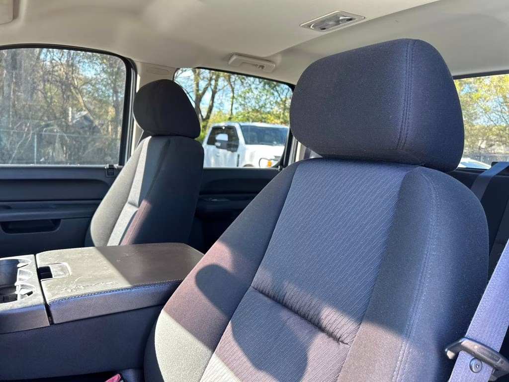 2011 Sheer Silver Metallic Chevrolet Silverado 2500HD LT 4X4 Truck