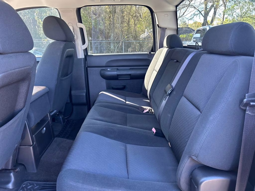 2011 Sheer Silver Metallic Chevrolet Silverado 2500HD LT 4X4 Truck