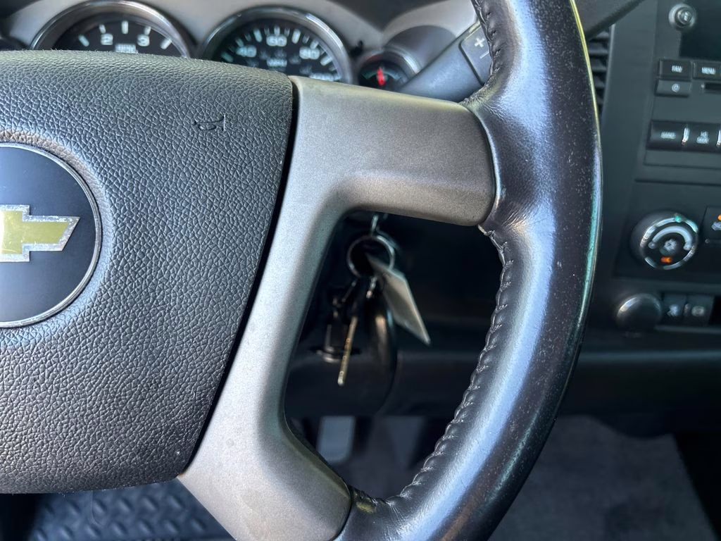 2011 Sheer Silver Metallic Chevrolet Silverado 2500HD LT 4X4 Truck