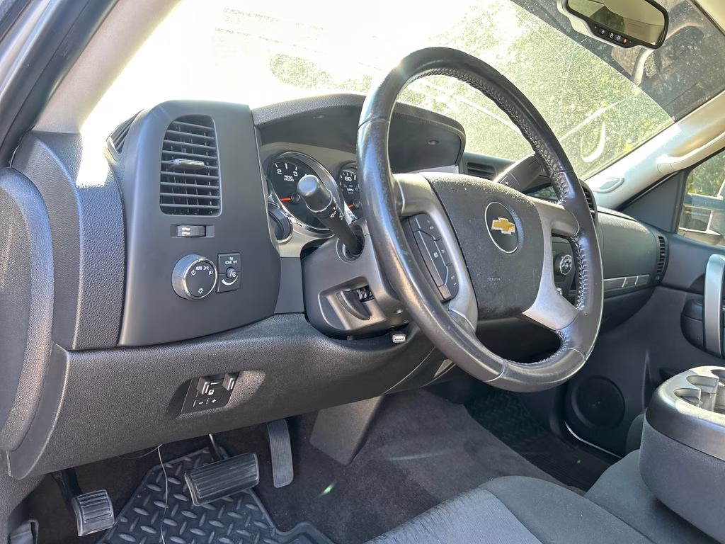 2011 Sheer Silver Metallic Chevrolet Silverado 2500HD LT 4X4 Truck