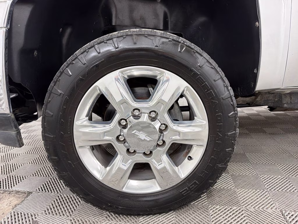 2011 Sheer Silver Metallic Chevrolet Silverado 2500HD LT 4X4 Truck