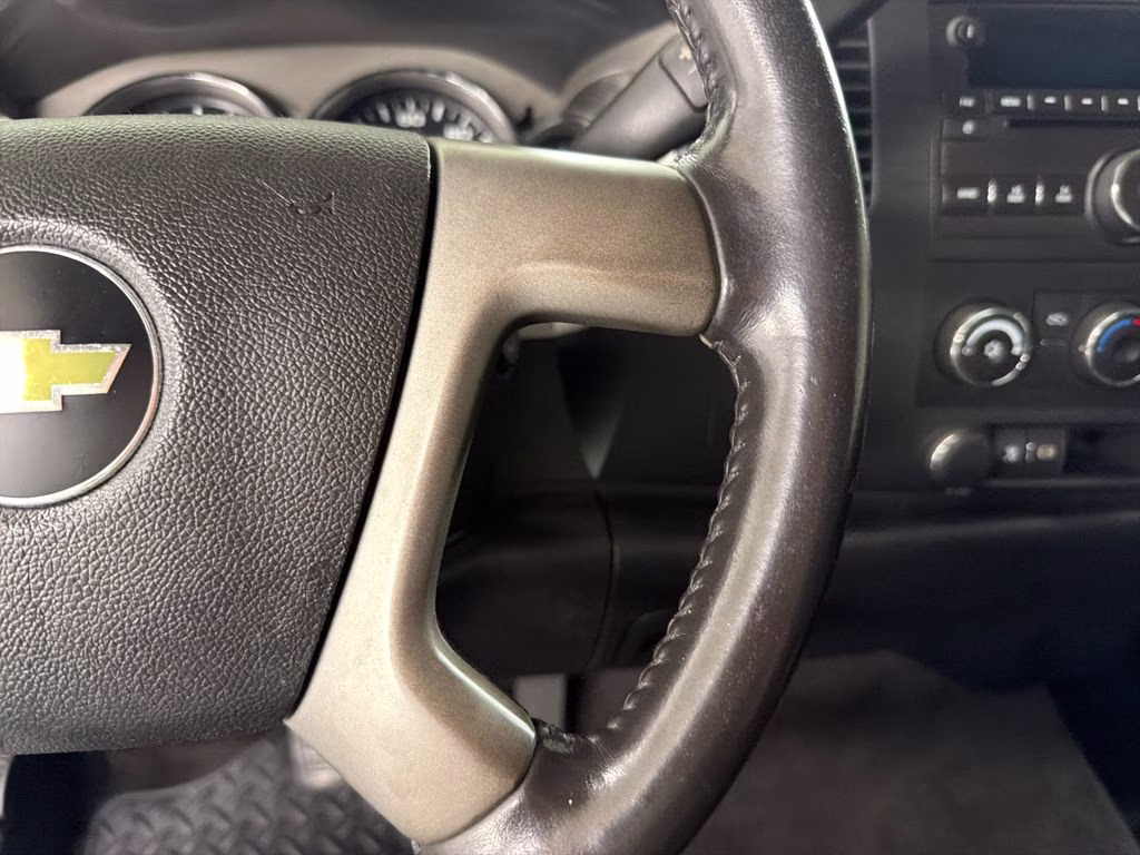 2011 Sheer Silver Metallic Chevrolet Silverado 2500HD LT 4X4 Truck