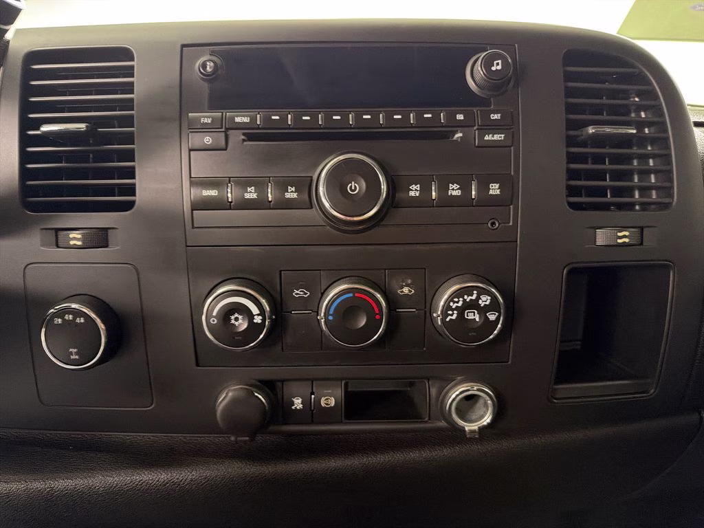 2011 Sheer Silver Metallic Chevrolet Silverado 2500HD LT 4X4 Truck