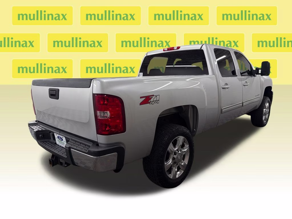 2011 Sheer Silver Metallic Chevrolet Silverado 2500HD LT 4X4 Truck