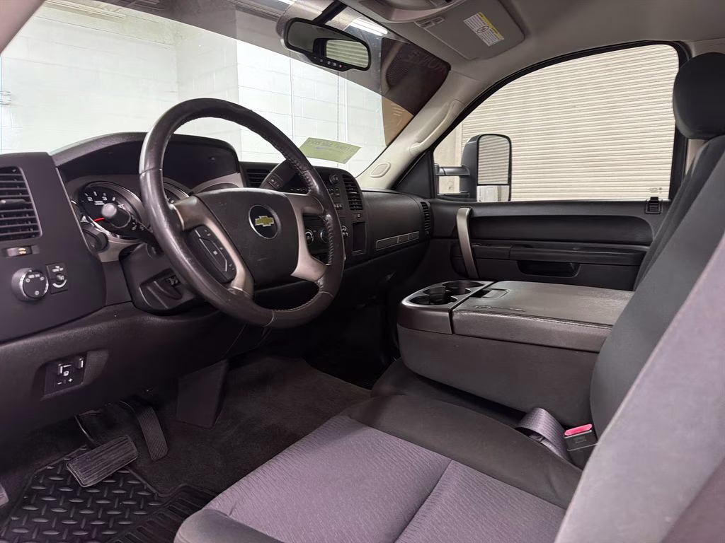 2011 Sheer Silver Metallic Chevrolet Silverado 2500HD LT 4X4 Truck