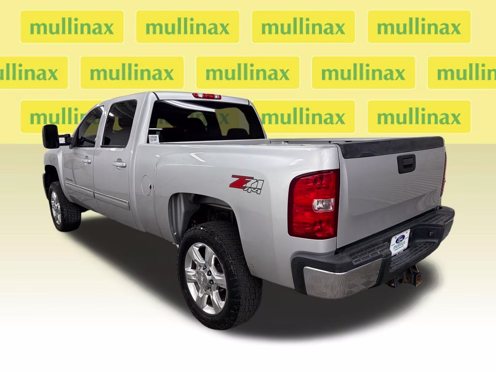 2011 Sheer Silver Metallic Chevrolet Silverado 2500HD LT 4X4 Truck