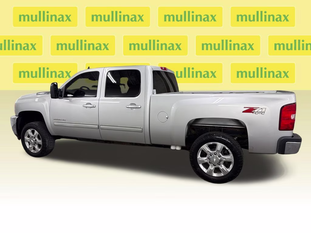 2011 Sheer Silver Metallic Chevrolet Silverado 2500HD LT 4X4 Truck