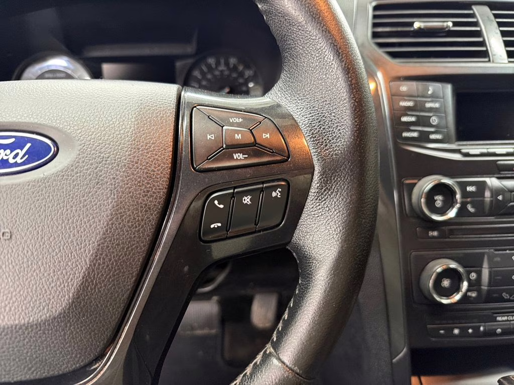 2017 Oxford White Ford Explorer XLT 4X4 SUV