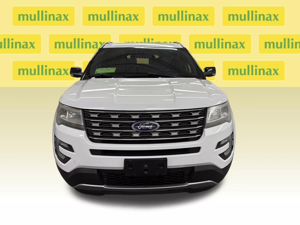 2017 Oxford White Ford Explorer XLT 4X4 SUV