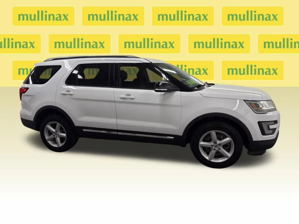 2017 Oxford White Ford Explorer XLT 4X4 SUV