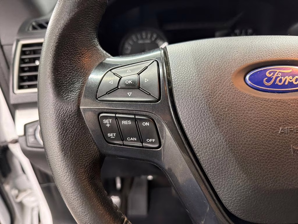 2017 Oxford White Ford Explorer XLT 4X4 SUV