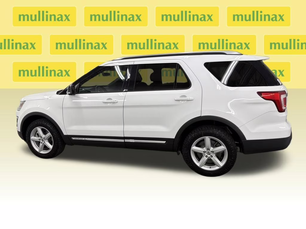 2017 Oxford White Ford Explorer XLT 4X4 SUV