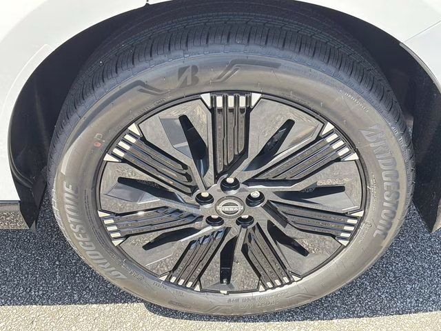 2026 Everest White Pearl/Black Nissan Murano Platinum AWD SUV