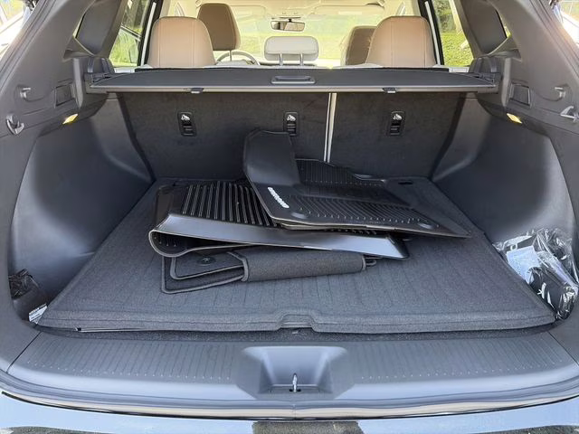 2026 Everest White Pearl/Black Nissan Murano Platinum AWD SUV