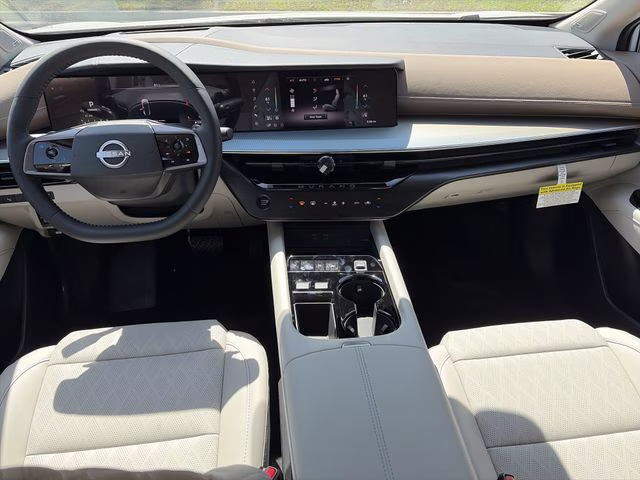 2026 Everest White Pearl/Black Nissan Murano Platinum AWD SUV