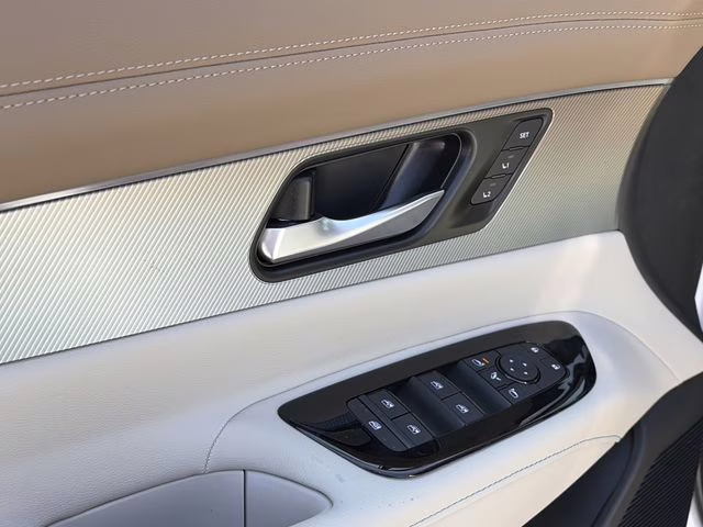 2026 Everest White Pearl/Black Nissan Murano Platinum AWD SUV