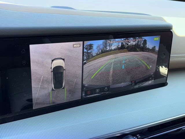 2026 Everest White Pearl/Black Nissan Murano Platinum AWD SUV